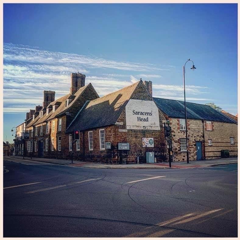 Saracens Head Hotel By Greene King Inns Towcester Exterior foto